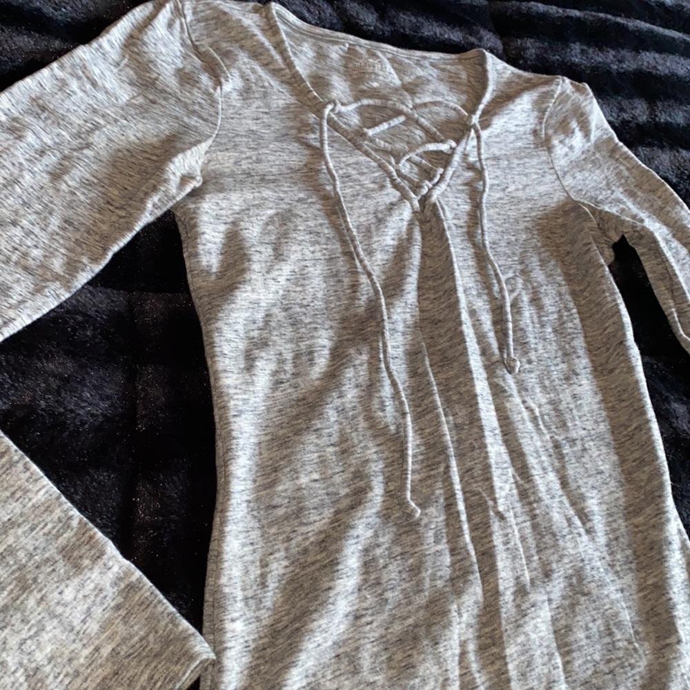 GRAY HOLLISTER TEE